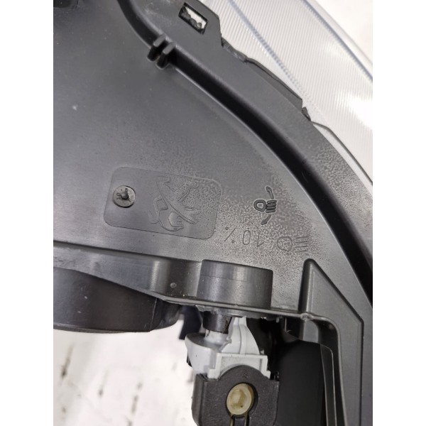 Farol Dianteiro Direito  Peugeot 208 2020 Até 2025 Direito/passageiro