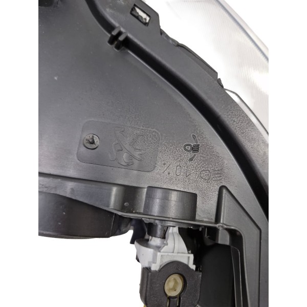 Farol Dianteiro Direito  Peugeot 208 2020 Até 2025 Direito/passageiro