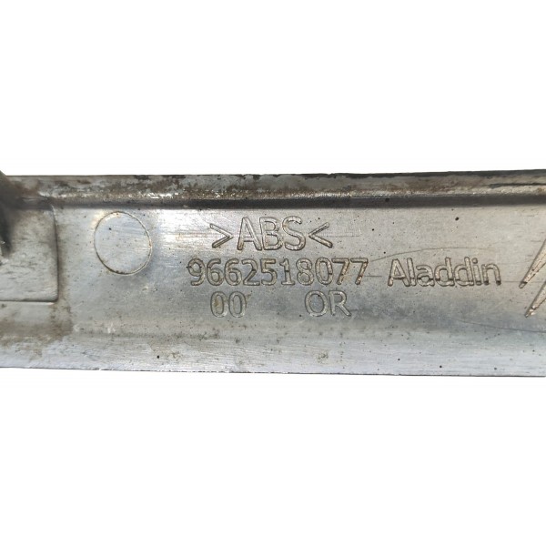 Friso Cromado Parachoque Xsara Picasso 2008/2011 9662518077