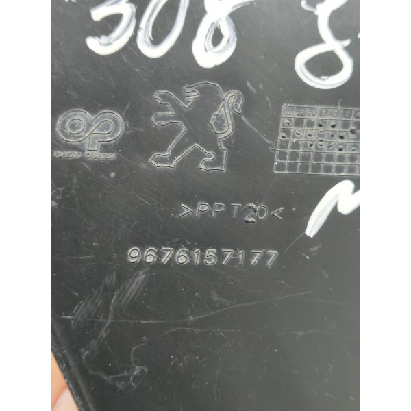 Moldura Farol Milha Auxiliar Esquerdo Peugeot 308 2012/2018 Preto