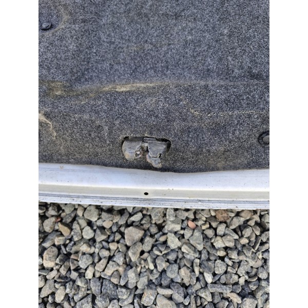 Tampa Mala Traseira Nissan Sentra 2007 / 2012 Detalhe Branca