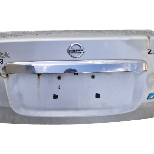 Tampa Mala Traseira Nissan Sentra 2007 / 2012 Detalhe Branca