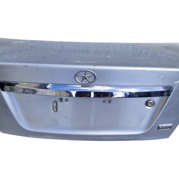 Tampa Traseira Jac J3 Sedan 2011/2015 Completa Com Detalhe Prateado