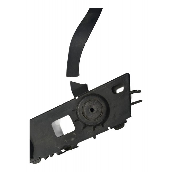 Guia Parachoque Tras Esq Prisma 2014-18 52129682 C/ Avaria