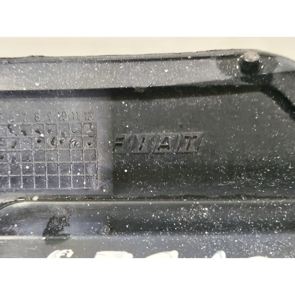 Lanterna Tampa Traseira Strada 2009 A 2013 Esquerdo Detalhe Esquerdo/motorista Vermelho