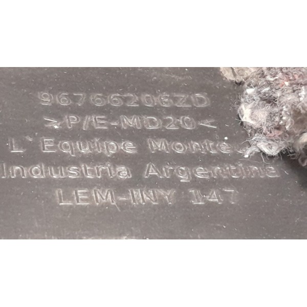 Acabamento Traseiro Direito Porta Malas Peugeot 308 Detalhe