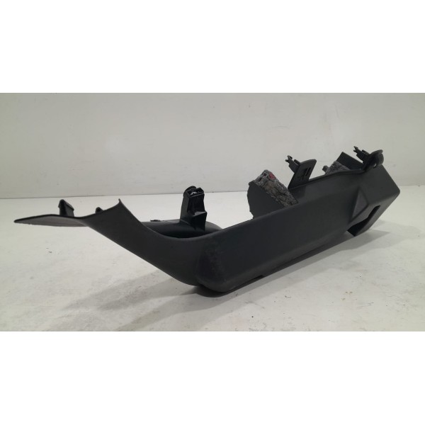 Acabamento Traseiro Direito Porta Malas Peugeot 308 Detalhe