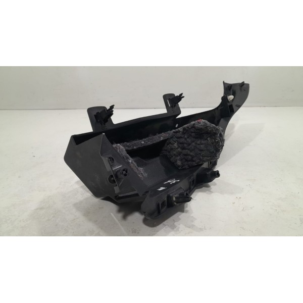 Acabamento Traseiro Direito Porta Malas Peugeot 308 Detalhe