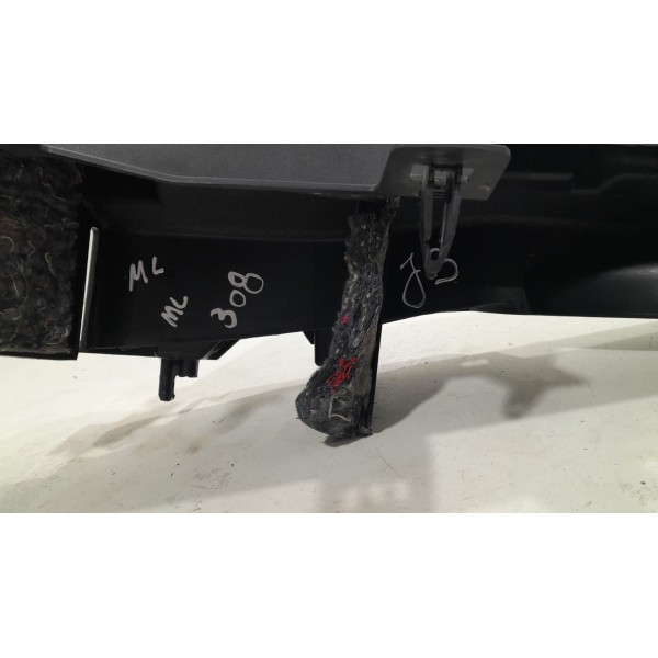 Acabamento Traseiro Direito Porta Malas Peugeot 308 Detalhe