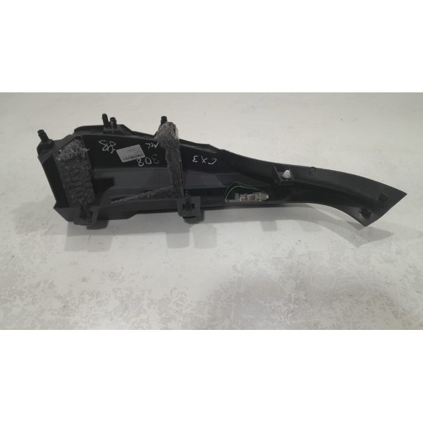 Acabamento Traseiro Esquerdo Porta Malas Peugeot 308 Detalhe