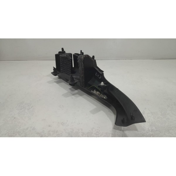Acabamento Traseiro Esquerdo Porta Malas Peugeot 308 Detalhe