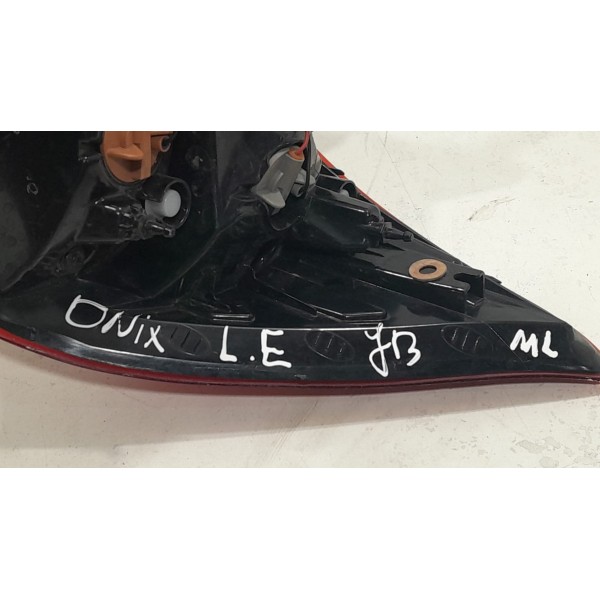 Lanterna Traseira Esquerda Prisma 2015 / 2020 Detalhe - Esquerdo/motorista - Vermelho