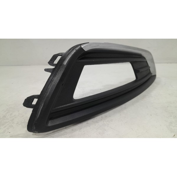 Moldura Farol De Milha Esquerdo Ford Focus 18 Preto