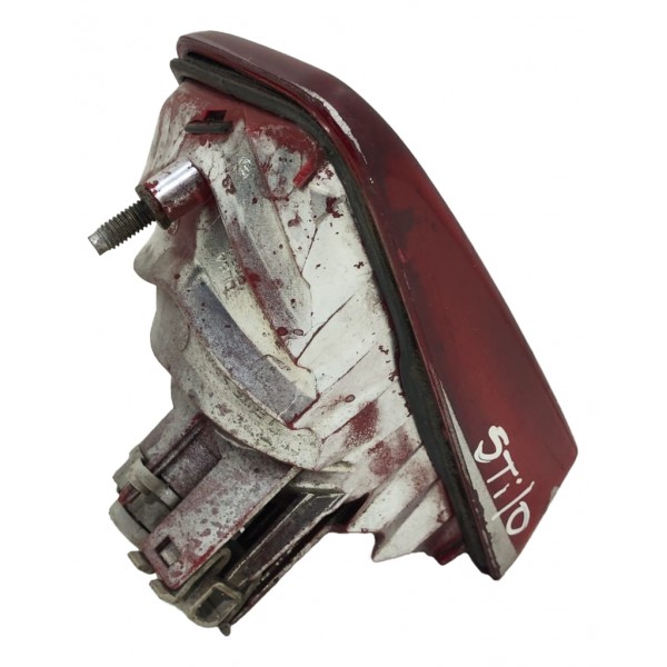 Lanterna Tampa Traseira Stilo 2003 A 2011 Lado Esquerdo Esquerdo/motorista Vermelho