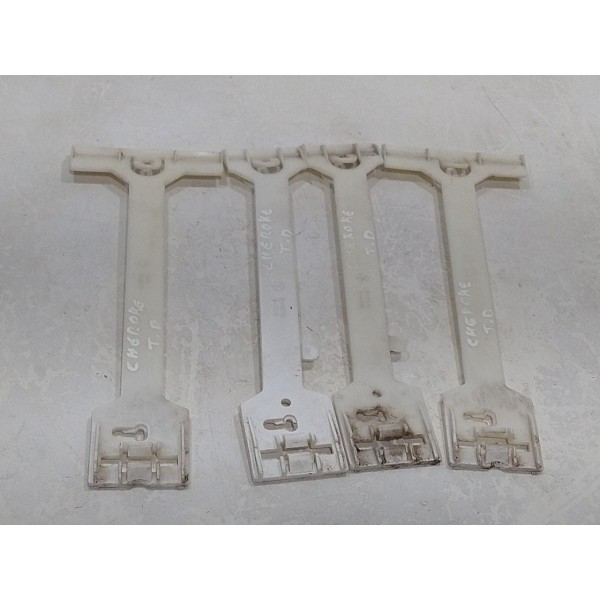 Guia Suporte Friso Porta Traseira Direita Cherokee