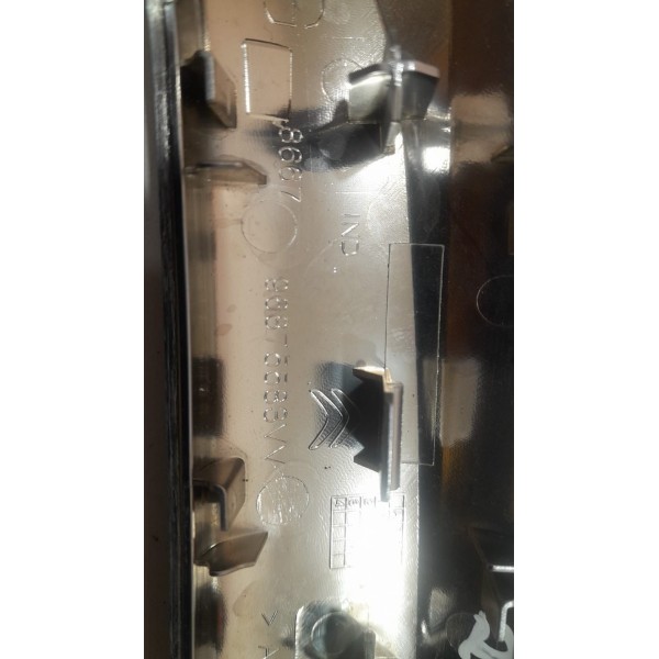 Moldura Puxador Porta D/e Citroen C3 13/17 96875583vv  Prateado