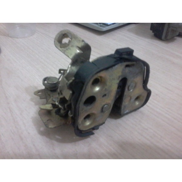 Fechadura Da Porta Traseira Le Corsa 90482461