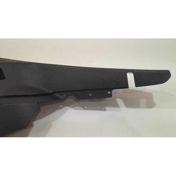 Moldura Coluna Tras Dir Chevrolet Onix 15 Original 52046610