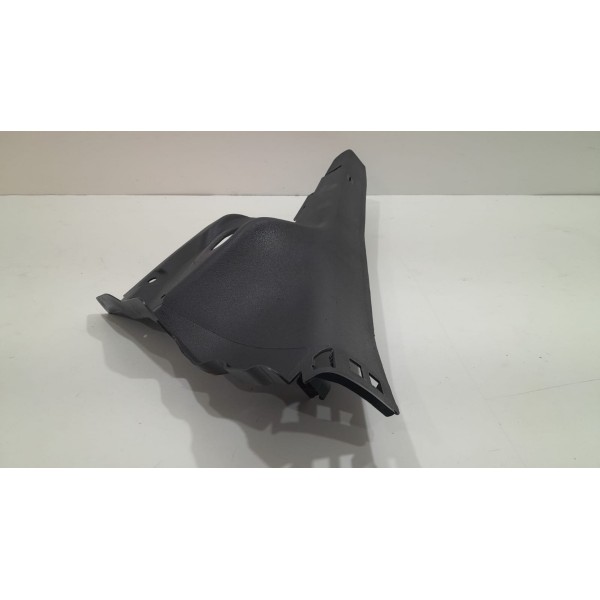 Moldura Coluna Tras Esq Chevrolet Onix 15 Original 52046609