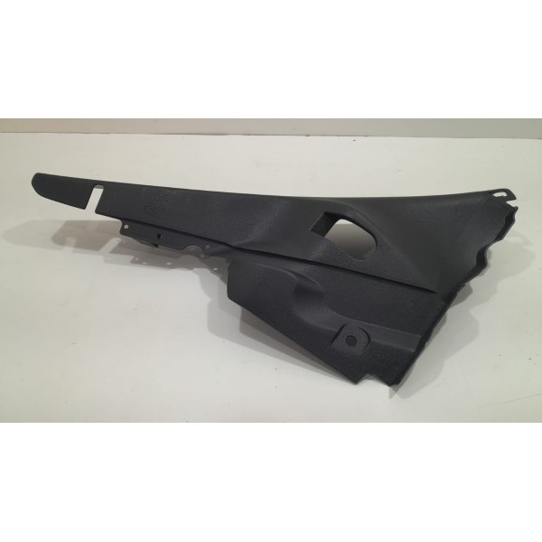 Moldura Coluna Tras Esq Chevrolet Onix 15 Original 52046609