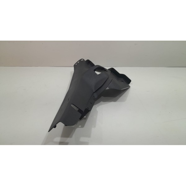 Moldura Coluna Tras Esq Chevrolet Onix 15 Original 52046609