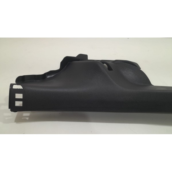 Moldura Coluna Tras Esq Chevrolet Onix 15 Original 52046609