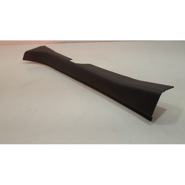 Soleira Da Porta Dianteira Esquerda Gm Cobalt 2011 A 2015