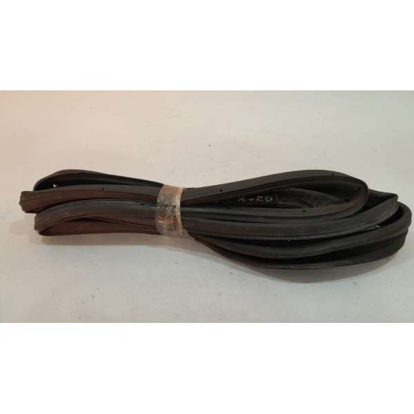 Borracha Da Porta Dianteira Direita Onix