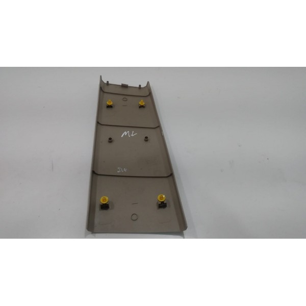 Acabamento Direito Coluna Inferior Discovery 3 / Emg500280