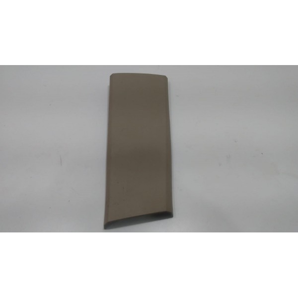 Acabamento Direito Coluna Inferior Discovery 3 / Emg500280