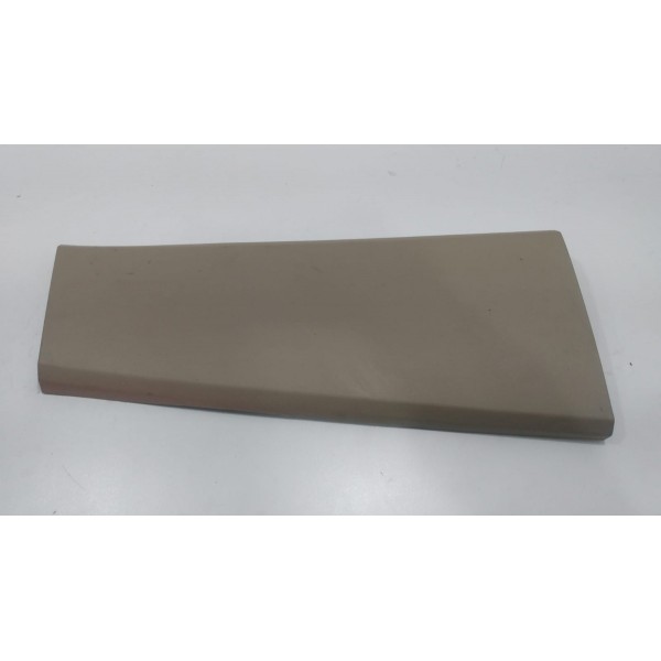 Acabamento Direito Coluna Inferior Discovery 3 / Emg500280