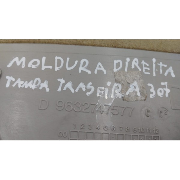 Acabamento Moldura Direita Tampa Traseira Peugeot 307 02 05