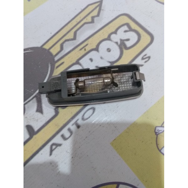 Luz De Cortesia Interna Para Audi A3 A4 A6 E A8 8l0947105a