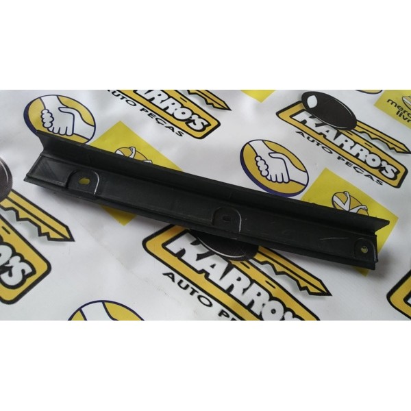 Moldura Acabamento Lado Esquerdo Vw Saveiro 2018 5u7853223b