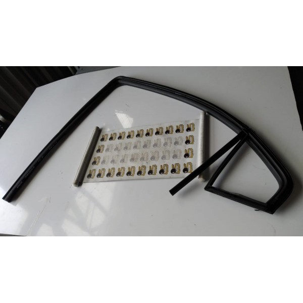 Canaleta De Vidro Porta Traseira Esquerda Gm Onix  Prisma