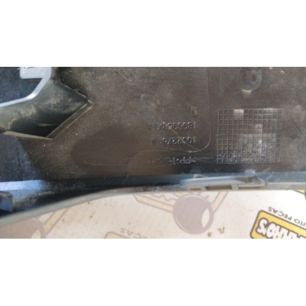 Moldura Dainteira Milha Direito  Fiat  Mobi