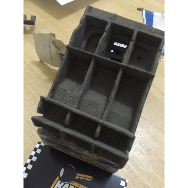 Guia Parachoque Dianteiro Esquerdo Corsa 93297010