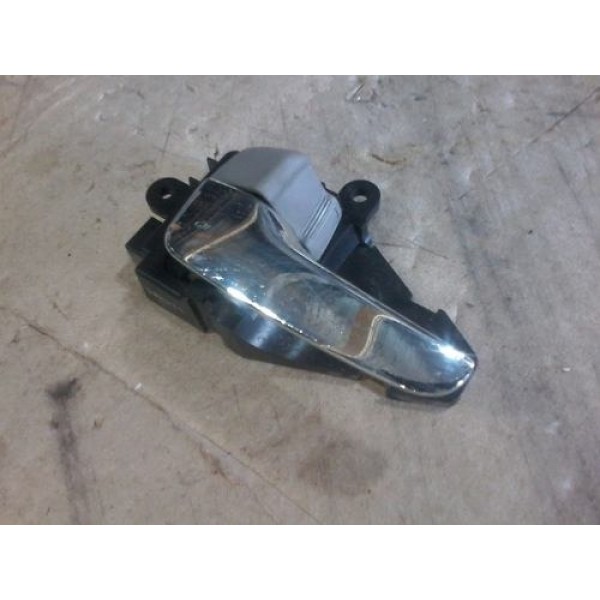 Maçaneta Interna Cromada Porta Diant Esq Triton L200 Dianteira