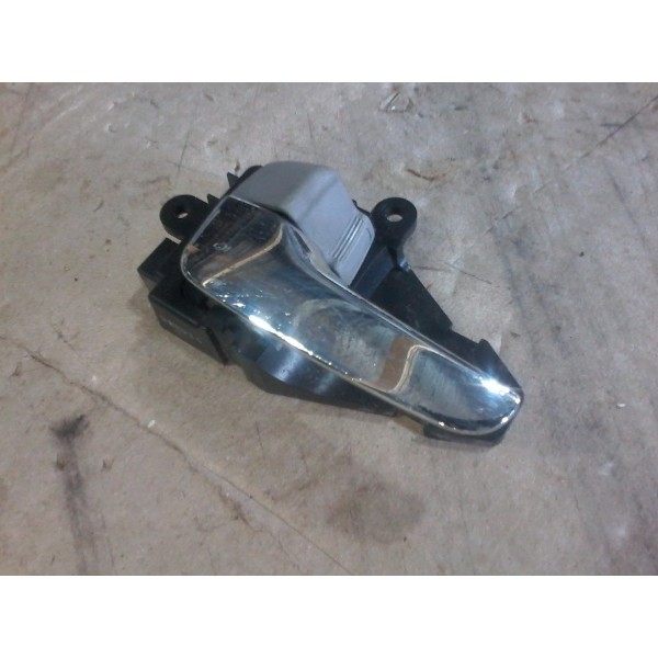 Maçaneta Interna Cromada Porta Diant Esq Triton L200 Dianteira