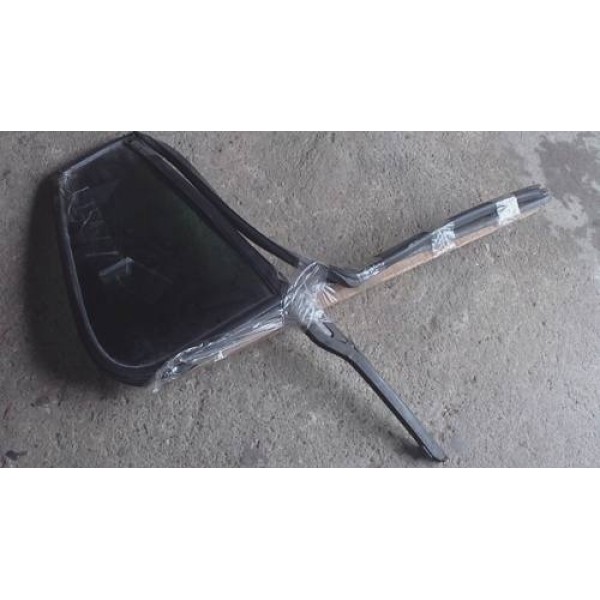 Vidro Oculos Traseiro Direito Golf